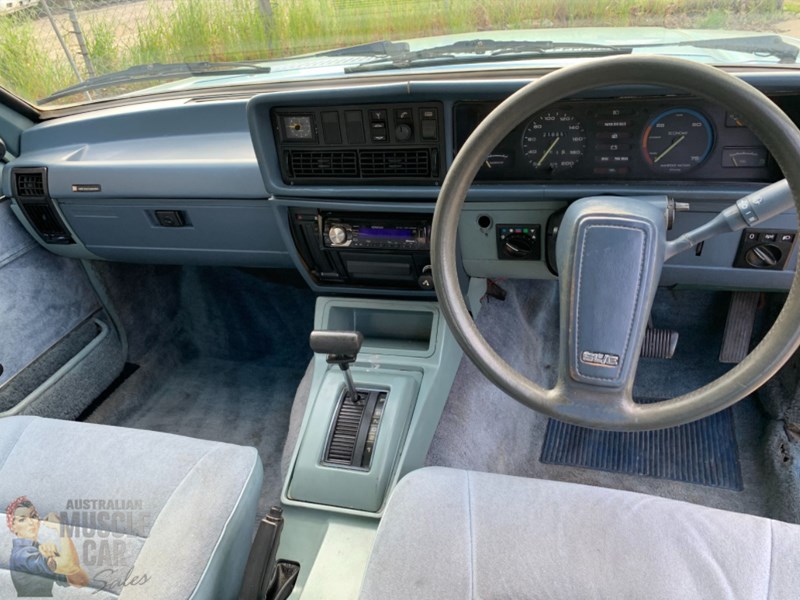 VC Commodore interior front