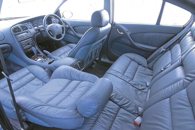 holden vt seats
