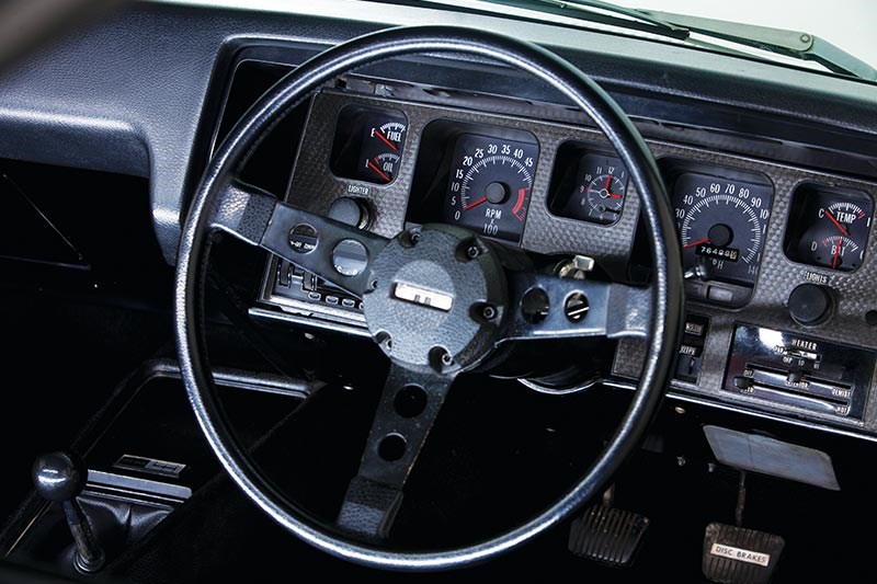 holden monaro dash