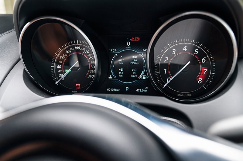 jaguar f type svr dash