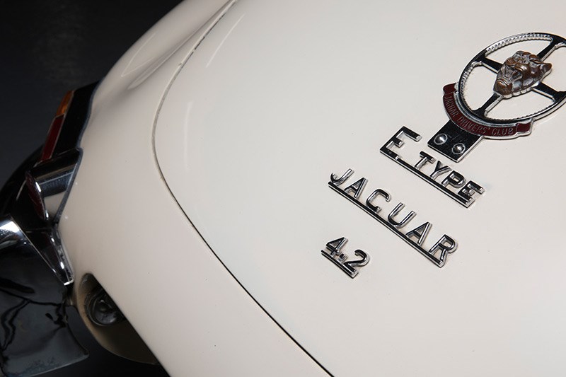 Jaguar e type badges