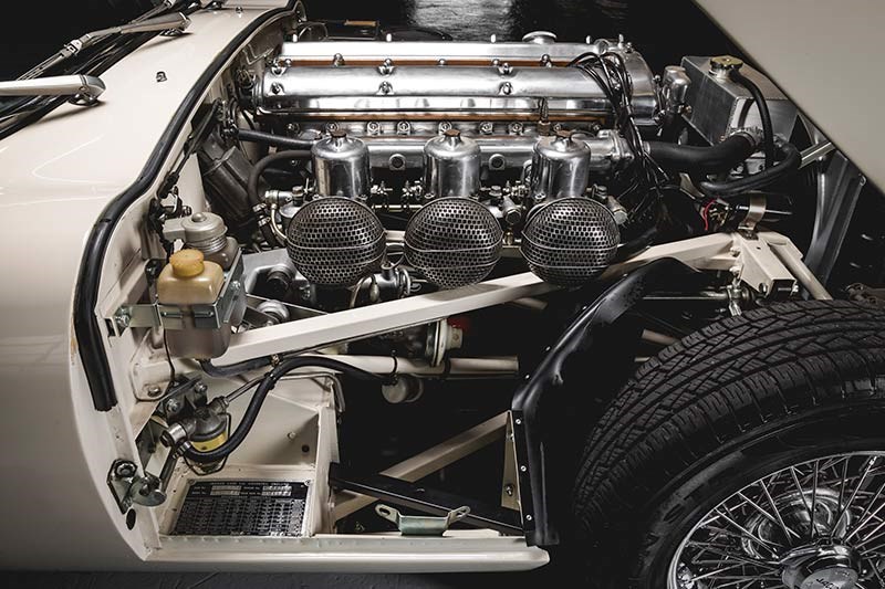 Jaguar e type engine bay 4