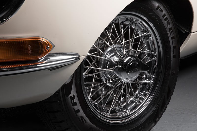 Jaguar e type wheel