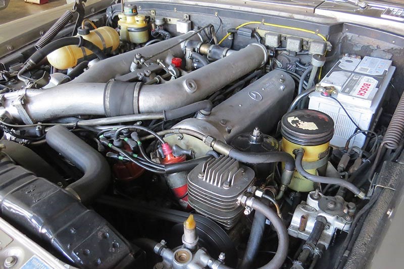 mercedes benz engine bay 2