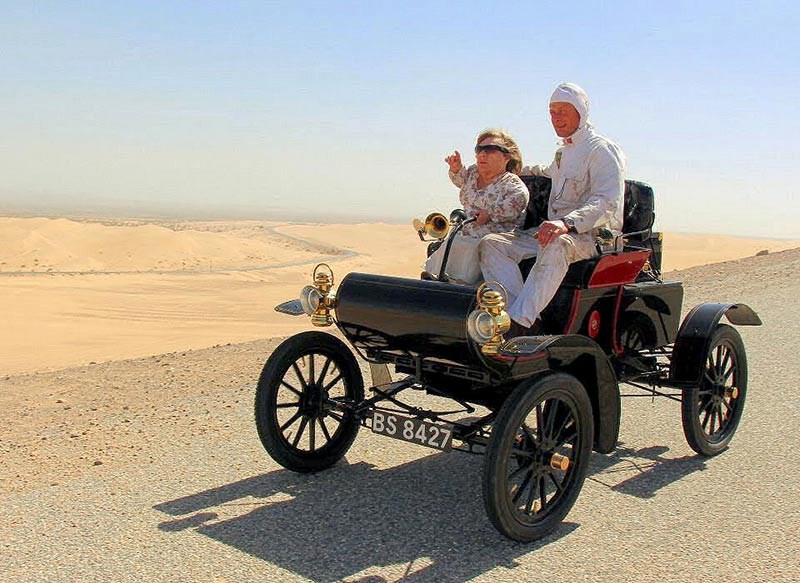 Joy and mechanic Mark in the 1904 Oldsmobile in the Californian desert