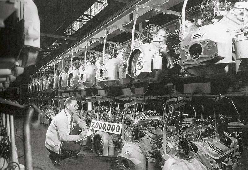 1960 Pontiac Engine Assembly Line. Note the factory tri-power manifolds