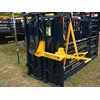 The Swing Arm Super Scoop completely restrains animals’ heads for effective and safe treatment