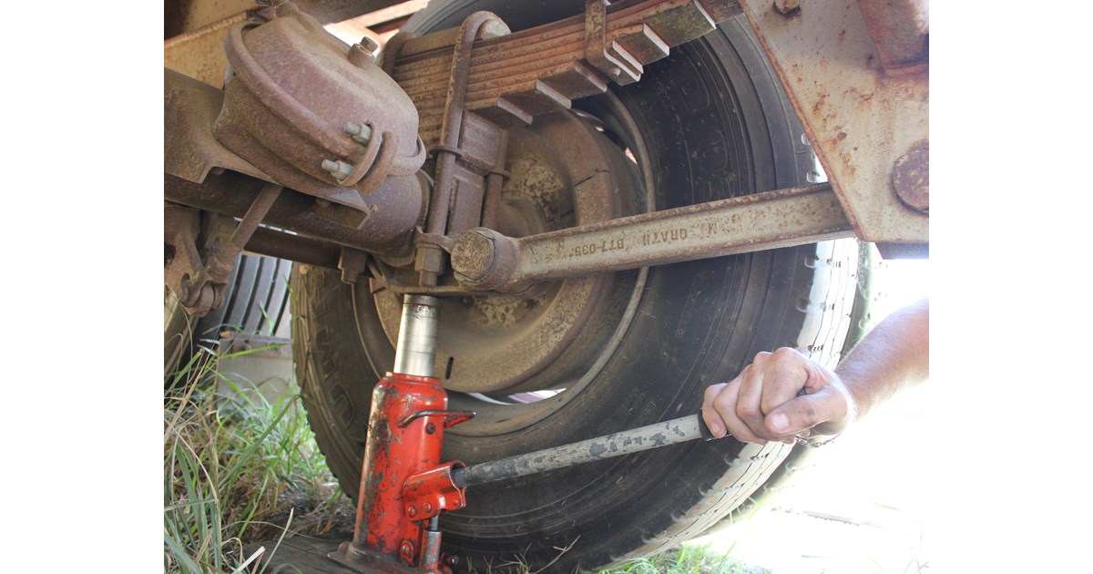 How to change a trailer wheel News