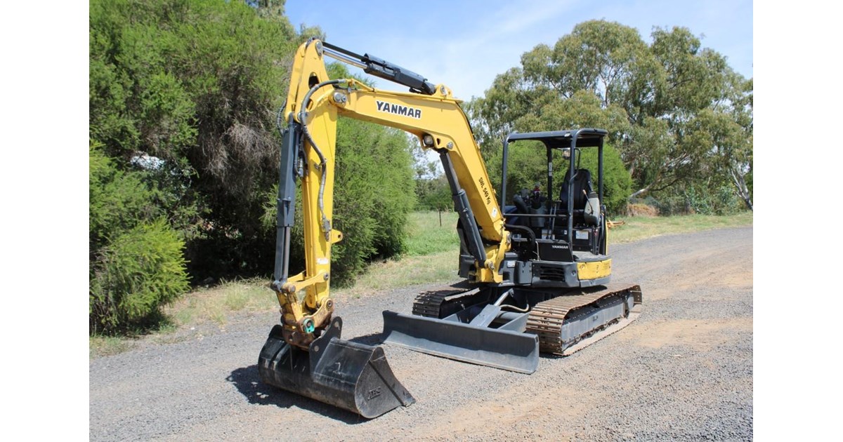 2017 YANMAR VIO556B for sale