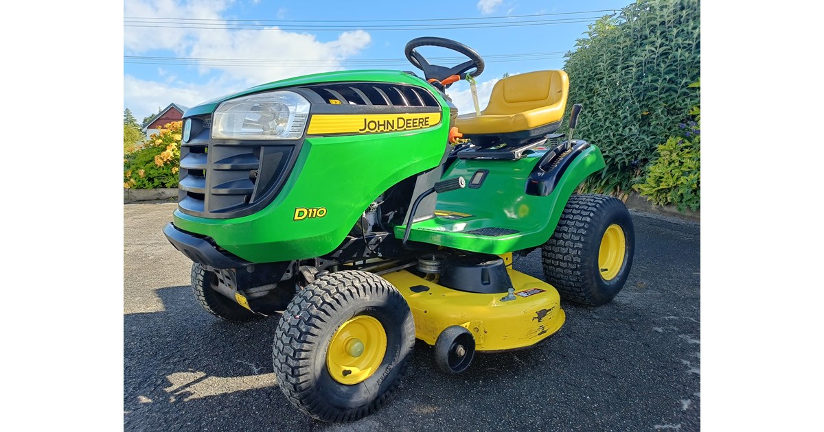 2014 JOHN DEERE D110 Rideon Mower for sale