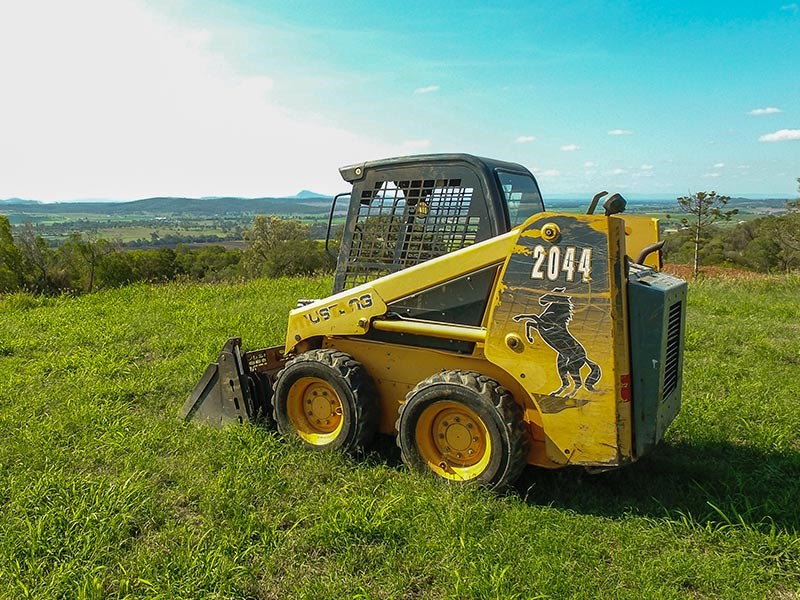Mustang 2044 skid steer loader Review