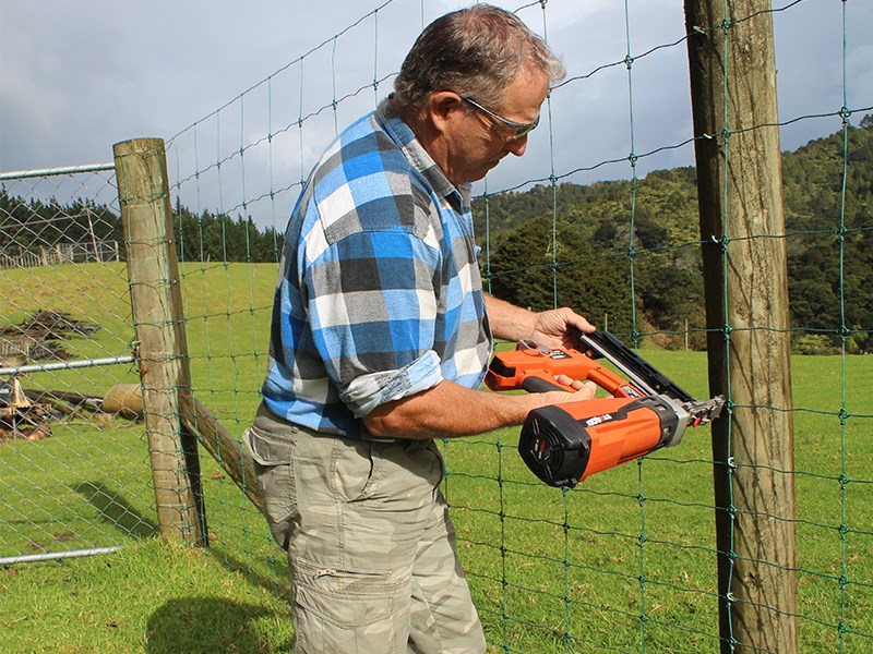 Stockade ST400i cordless fencing stapler