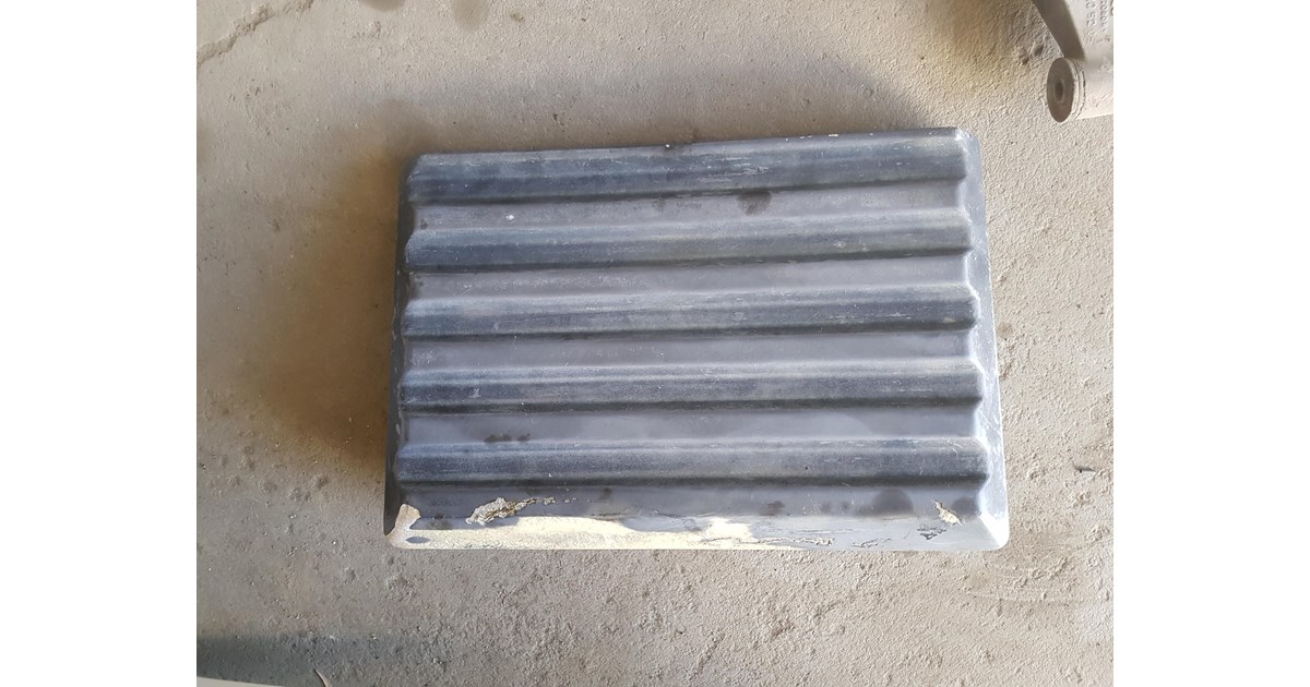 IVECO EUROSTAR BATTERY BOX COVER IVECO EUROSTAR 1999 1999 For Sale