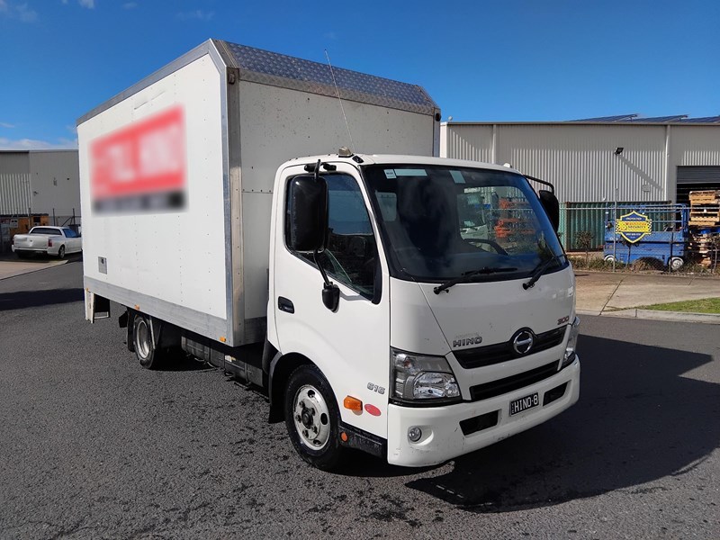 2015 HINO 300 SERIES - 616