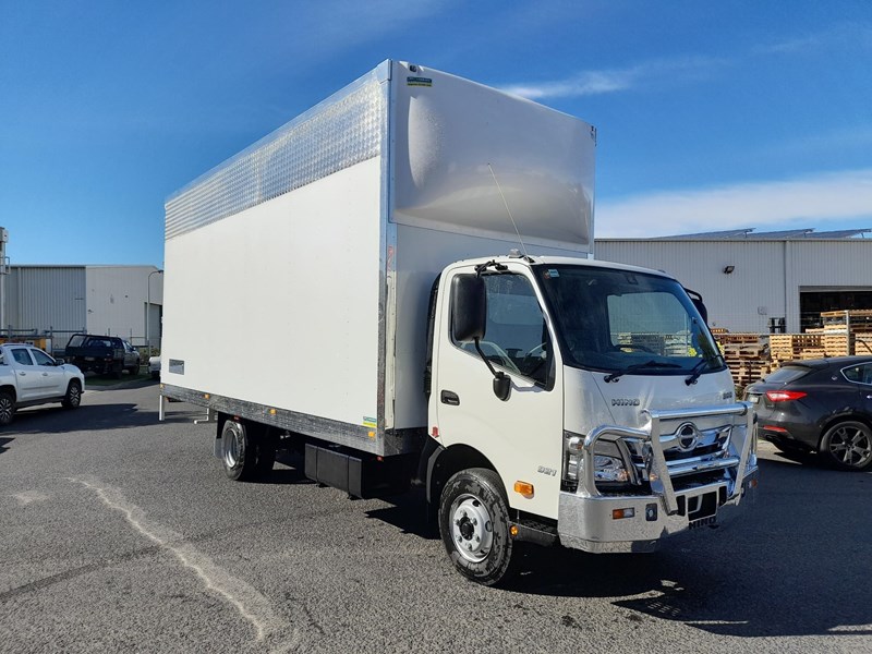 2024 HINO 300 SERIES - 921