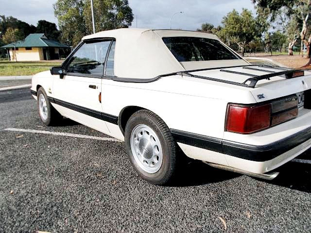 ford mustang 930257 003