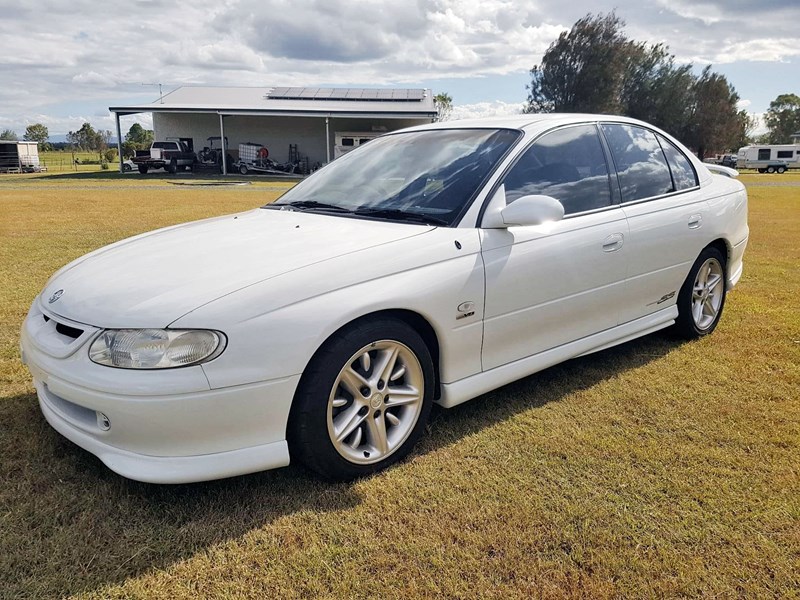 holden commodore ss 936737 001