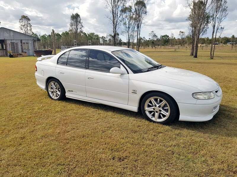 holden commodore ss 936737 002