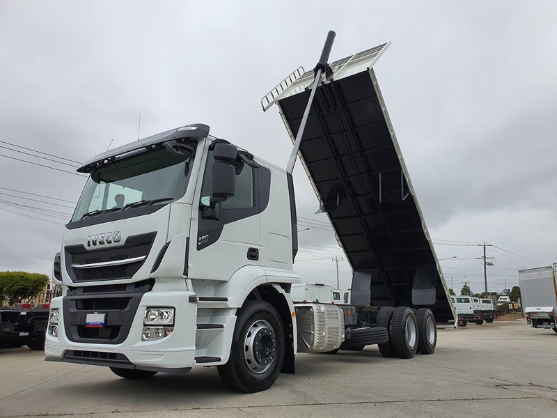 iveco stralis x-way 825203 001