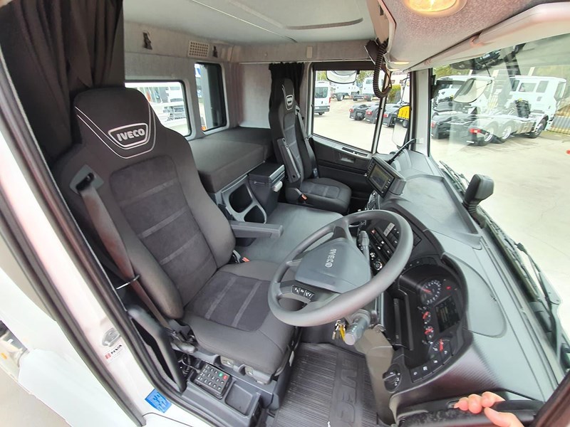 iveco stralis x-way 825203 025