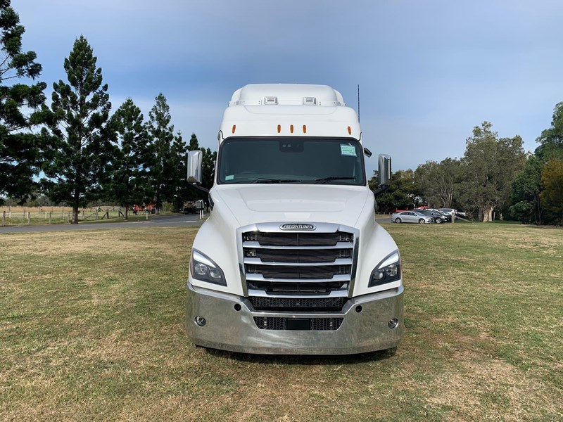 freightliner cascadia 801801 003