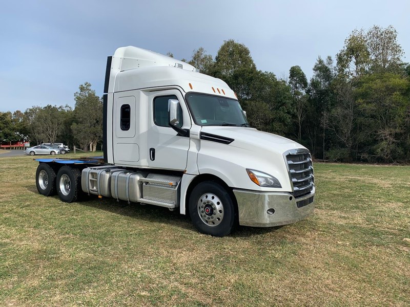 freightliner cascadia 801801 005