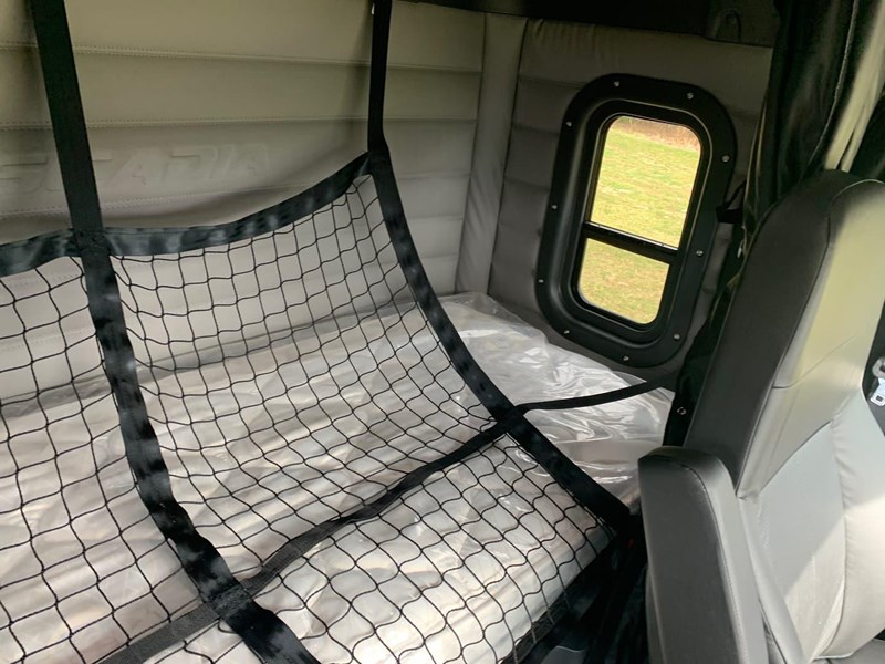 freightliner cascadia 801801 033