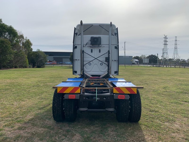 freightliner cascadia 801801 015