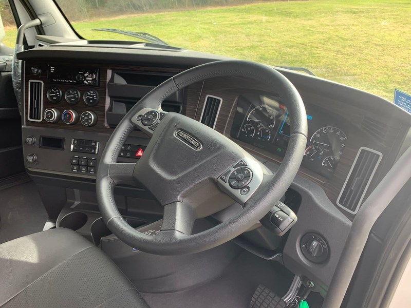 freightliner cascadia 801801 029