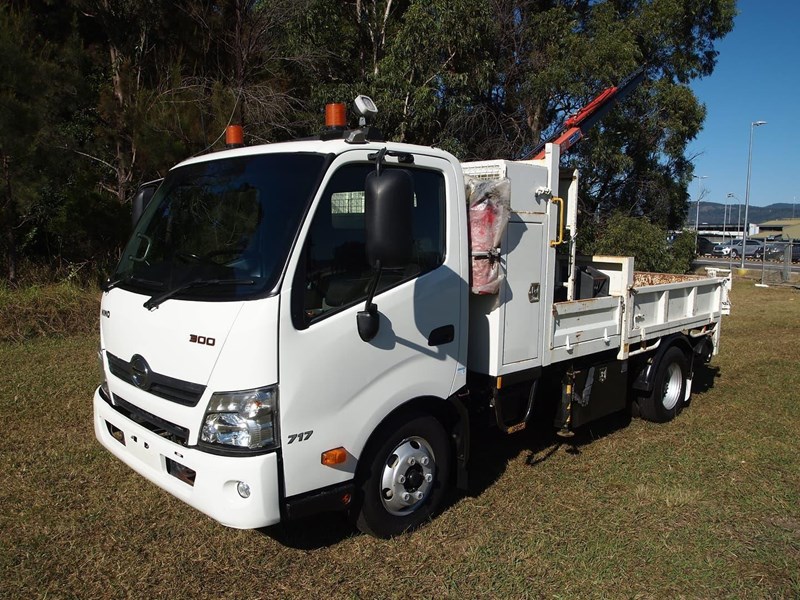 hino 300 series - 717 838569 001