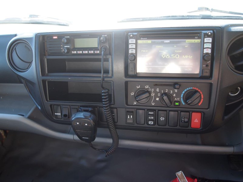 hino 300 series - 717 838569 041