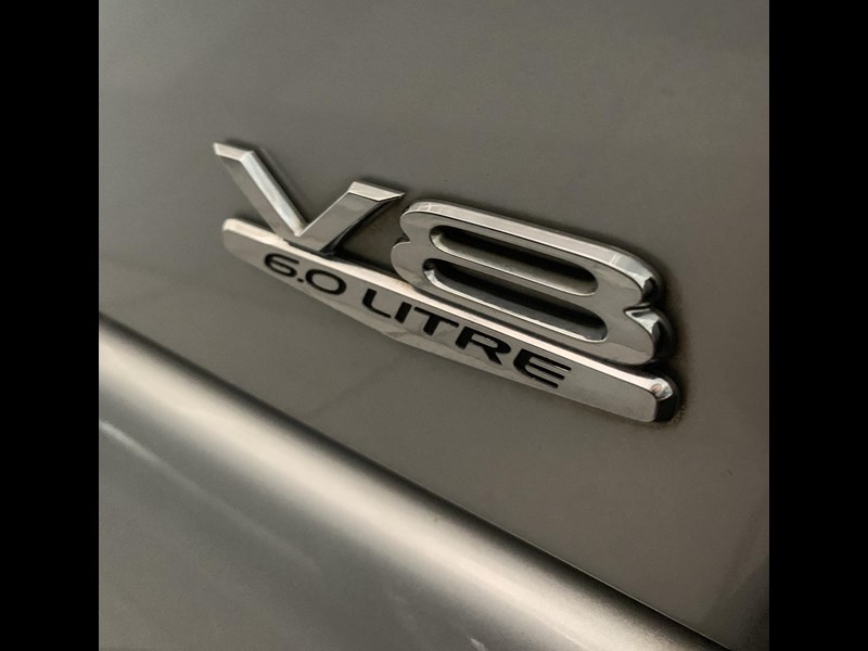 holden commodore ss 854807 011