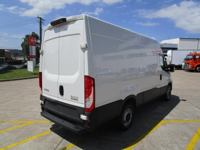 iveco daily 35s13 832990 013