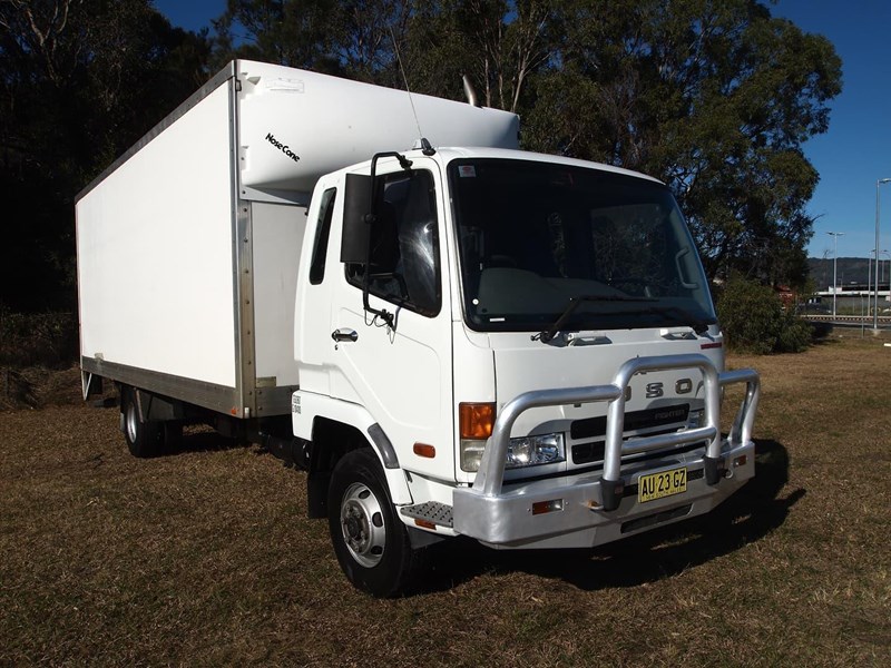 fuso fighter 854268 015
