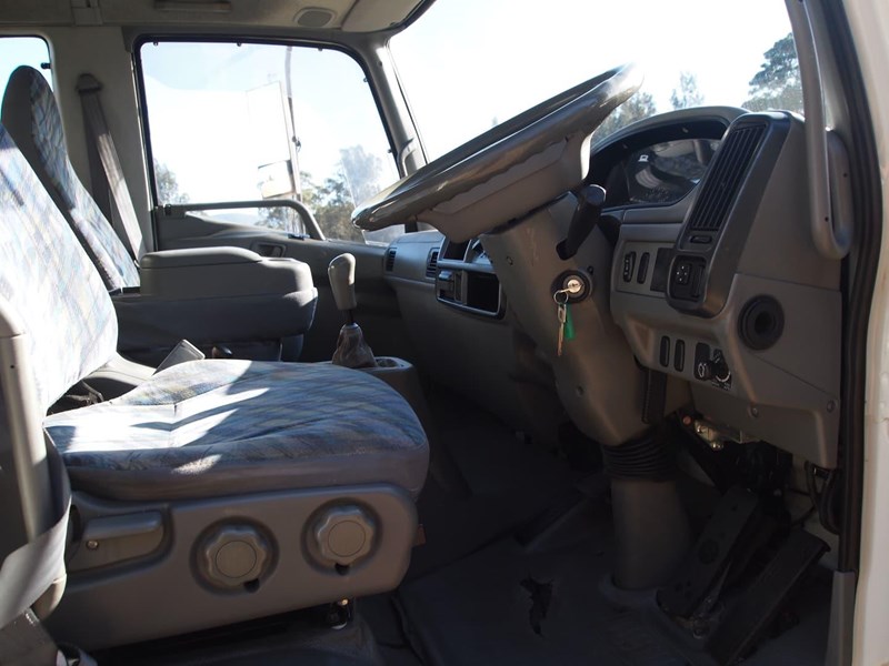 fuso fighter 854268 035