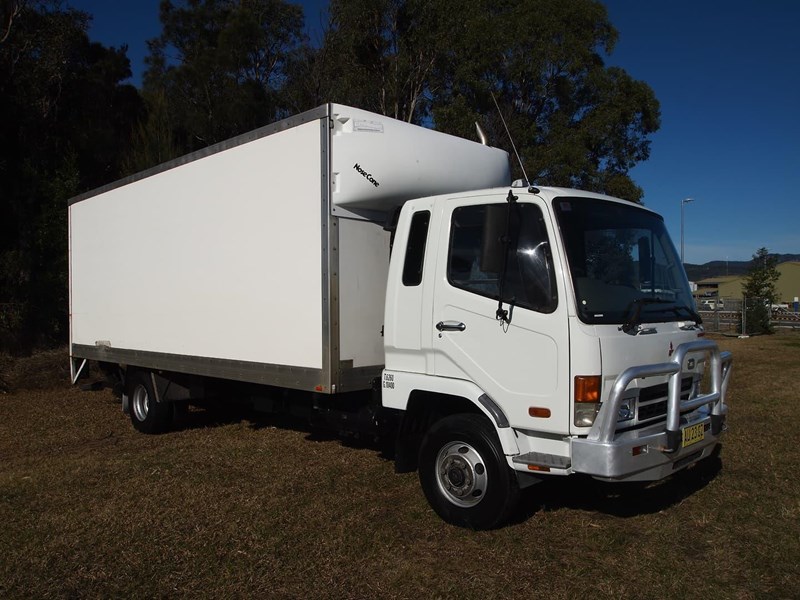 fuso fighter 854268 011