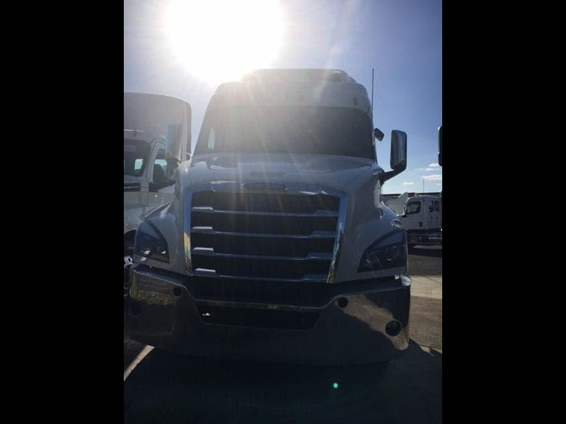 freightliner cascadia 850794 003