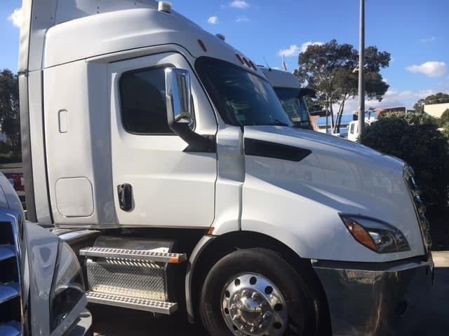 freightliner cascadia 850794 023