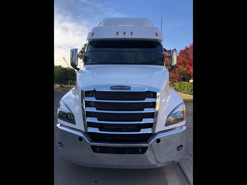 freightliner cascadia 841090 001