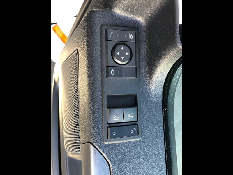 freightliner cascadia 841090 039