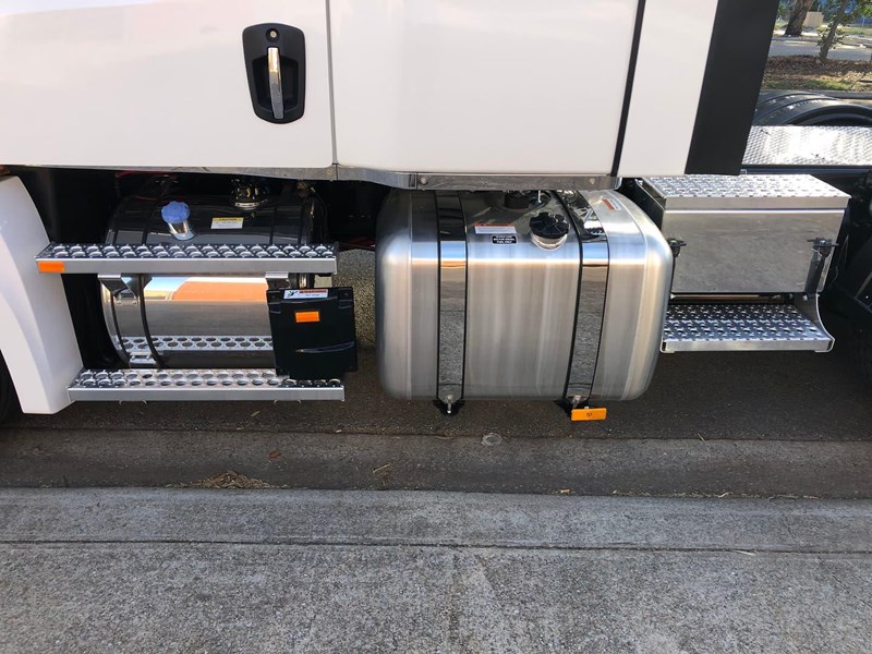 freightliner cascadia 841090 007