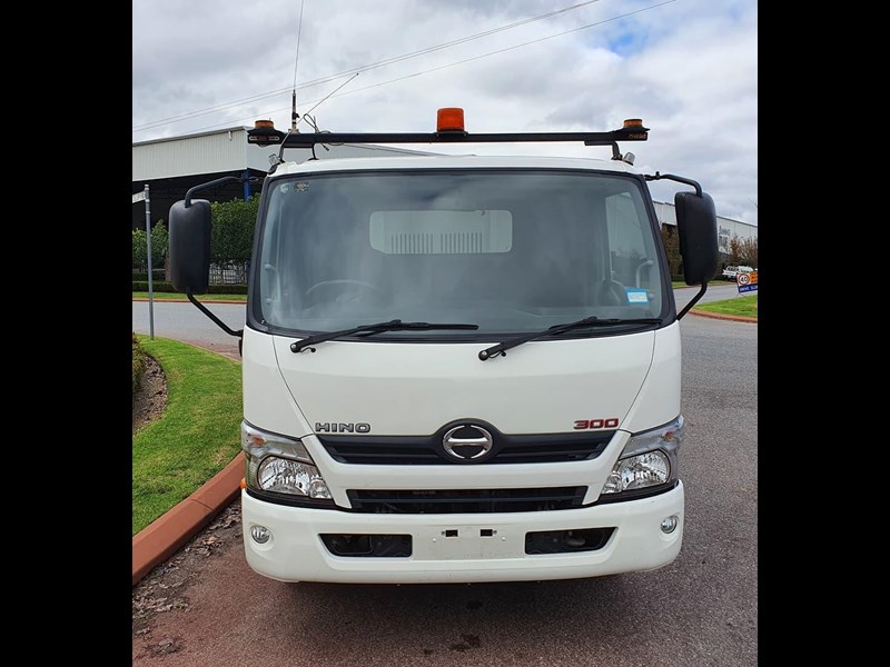 hino 300 series 853901 017