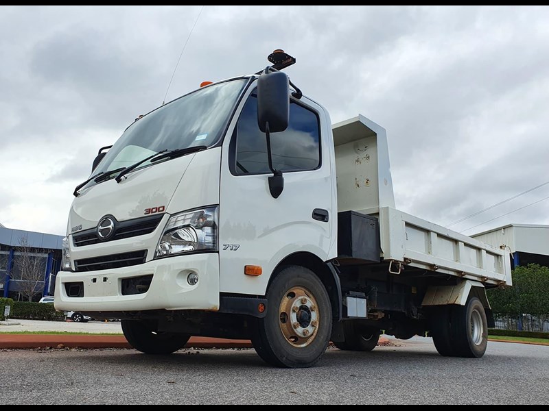 hino 300 series 853901 001