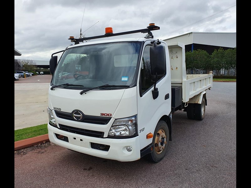 hino 300 series 853901 003