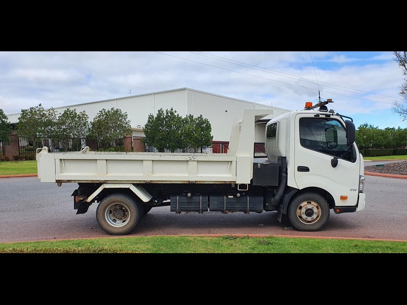 hino 300 series 853901 005