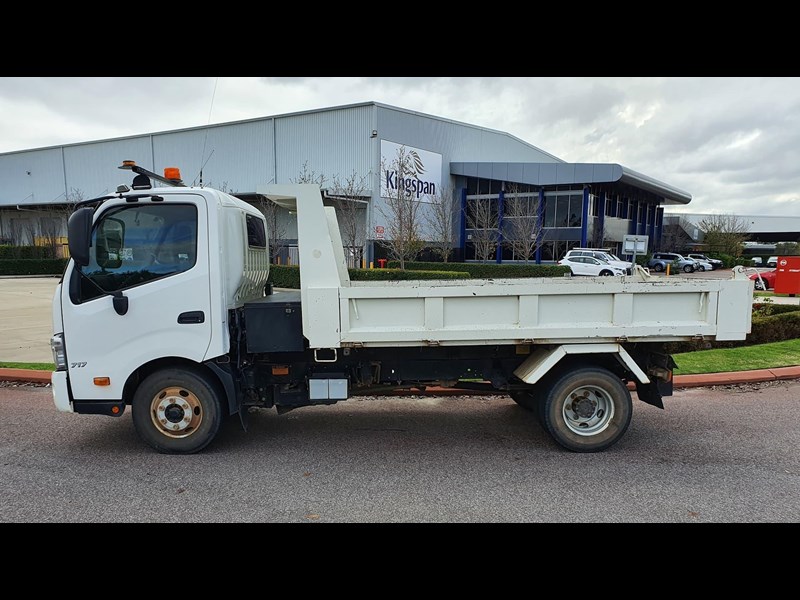 hino 300 series 853901 007