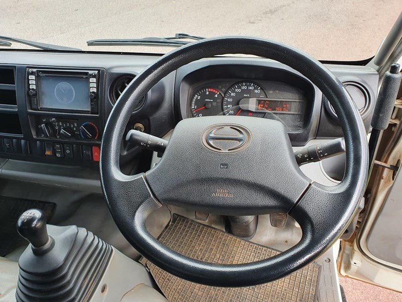 hino 300 series 853901 037