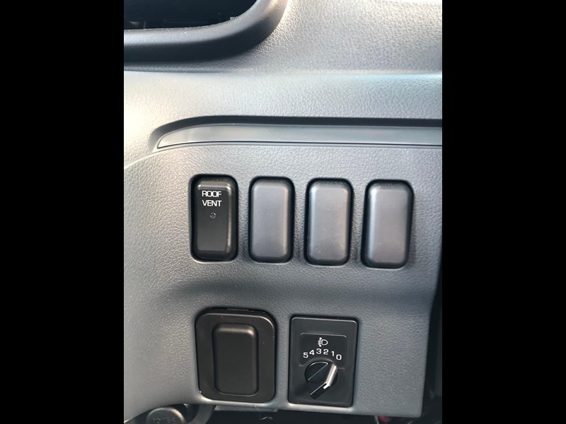 fuso rosa bus 22 seat deluxe auto 840648 029