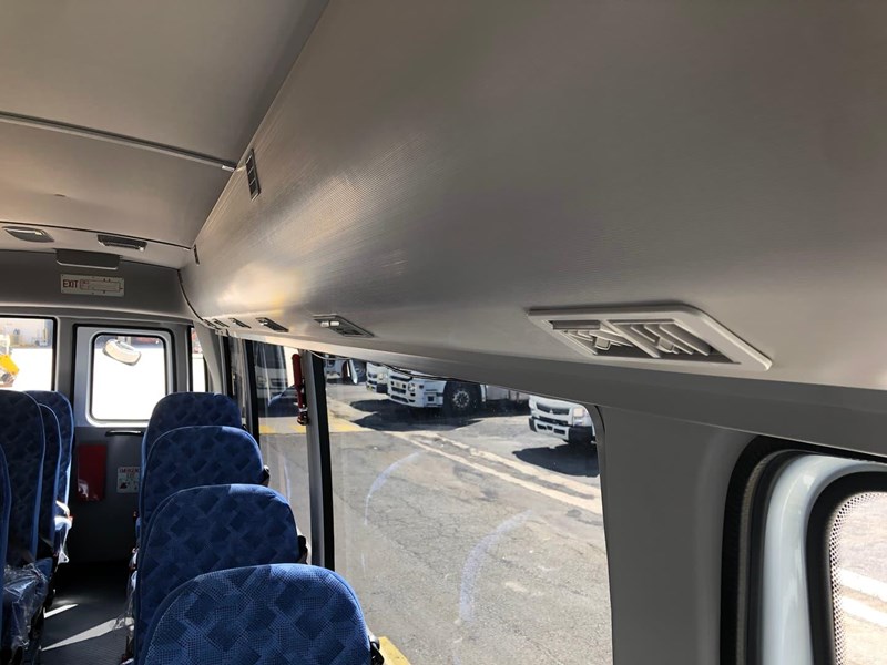fuso rosa bus 22 seat deluxe auto 840648 015