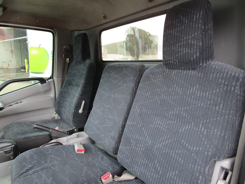 hino 300 series - 616 medium 858595 017